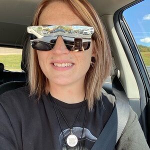 Meet your Posher, Cricket